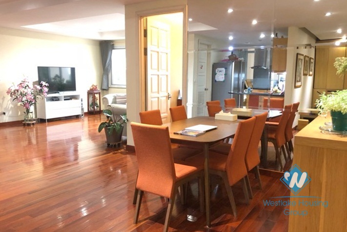 Lovely apartment for rent in E Tower close to UNIS school